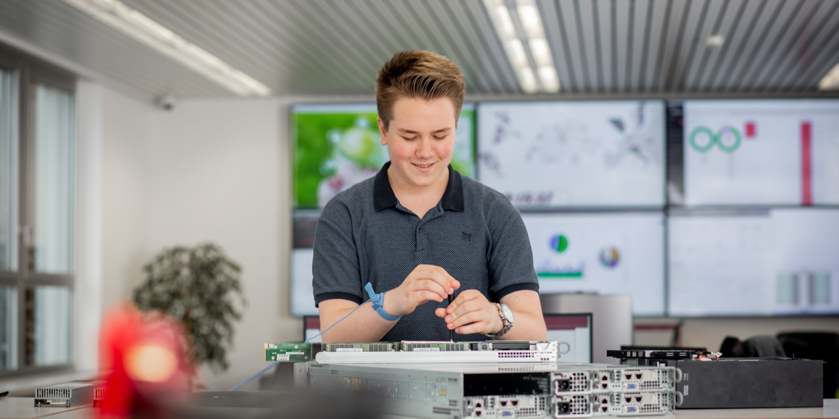 Quereinsteiger Logistik (m/w/d) Quereinsteiger Logistik (m/w/d)