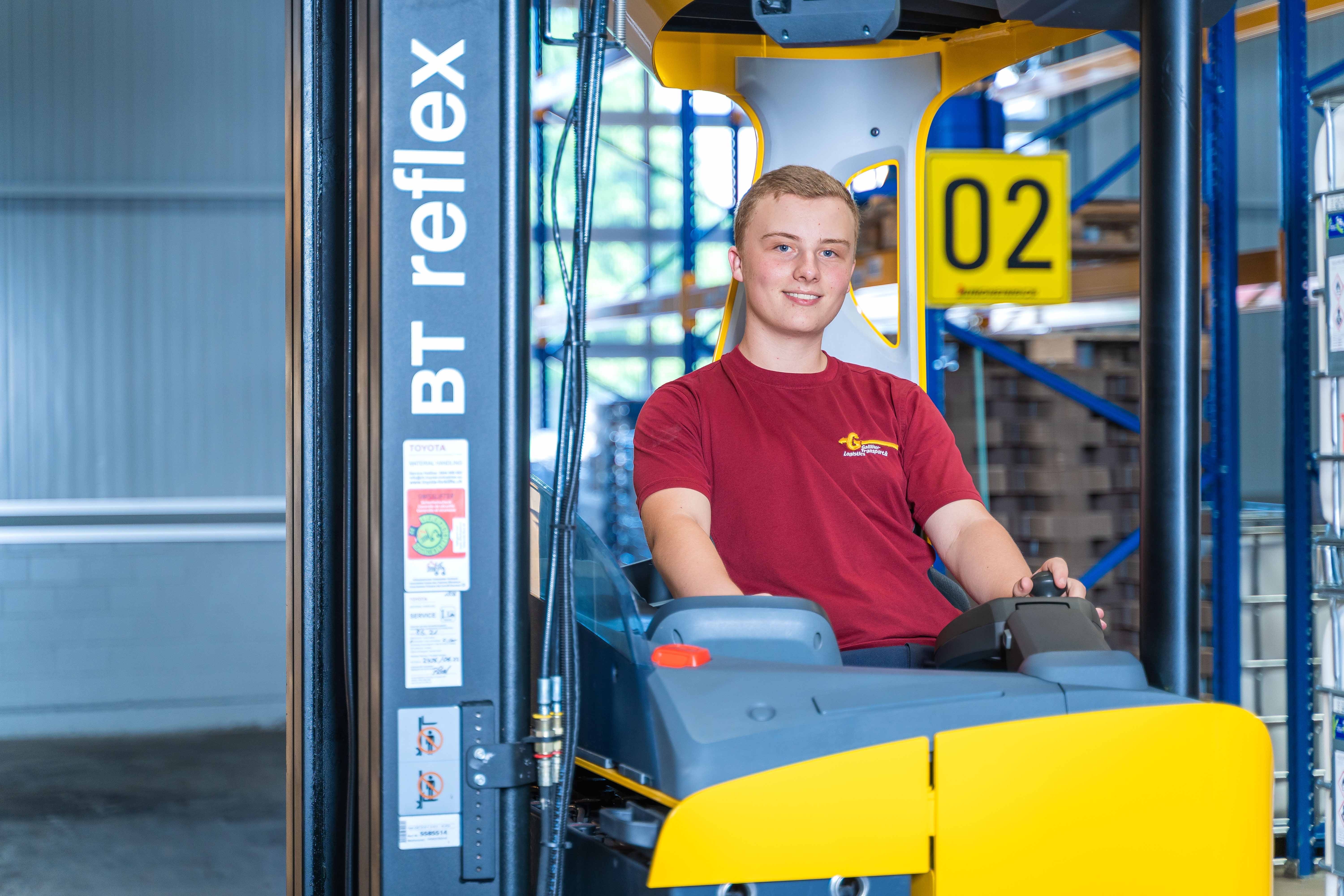 Mitarbeiter Ersatzteillager LKW (a) Mitarbeiter Ersatzteillager LKW (a)