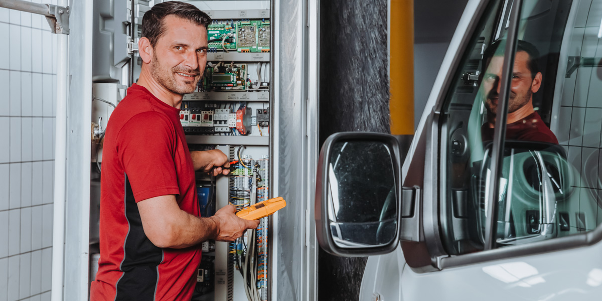 Betriebselektriker (a) Betriebselektriker (a)